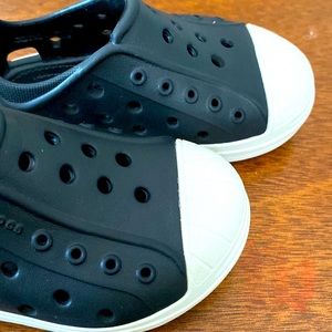 Crocs black white kids babies size c6 like new